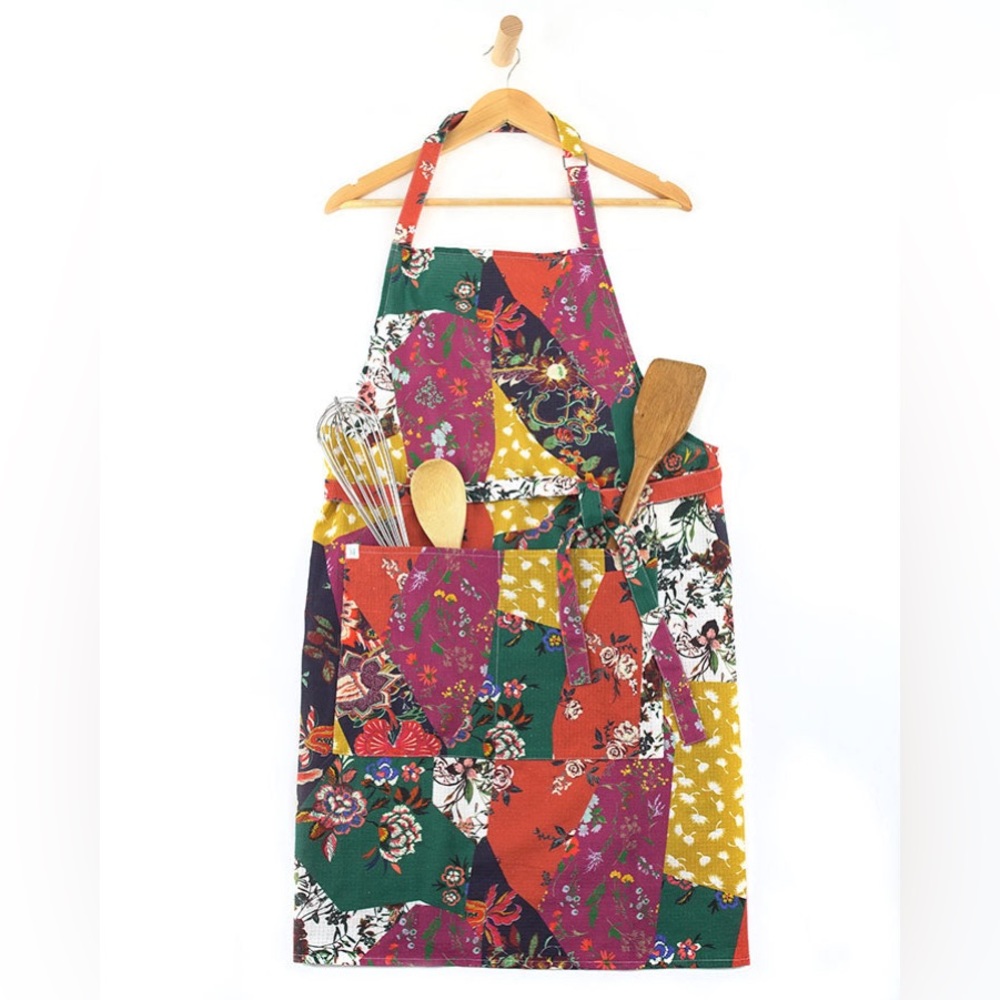 Grace and lace print apron one size nwt